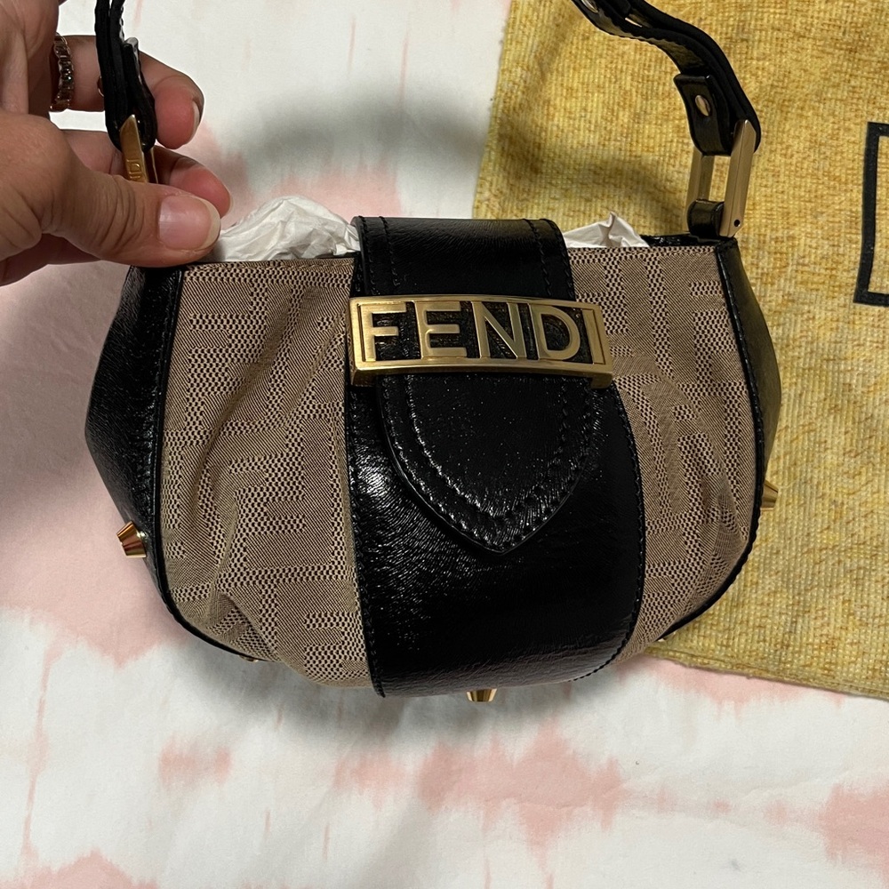 Vintage Fendi Black and Brown Logo Handbag - Picture 2 of 12